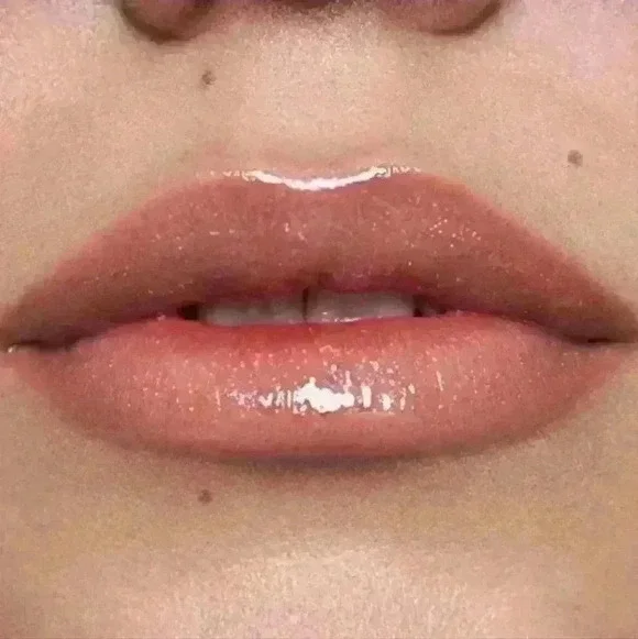 stila Beauty Boss Lip Gloss, Lip Plumper Lip Gloss- 1.5 ml - Picture 4 of 5